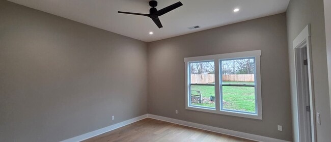 Building Photo - 111 Twin Oak Dr