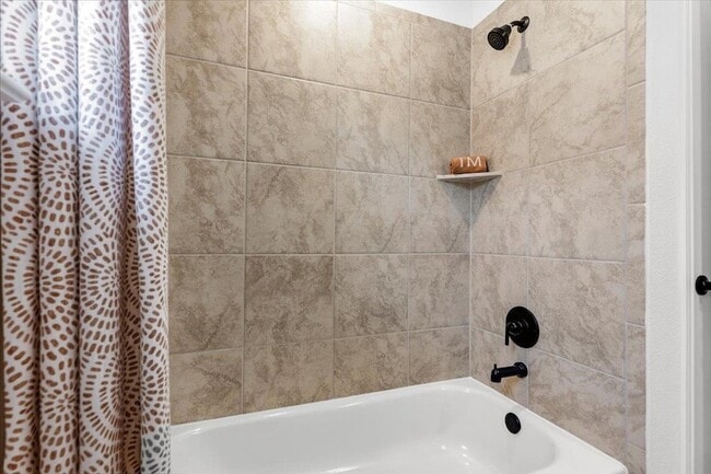 Building Photo - 212 Barton Oak Trl