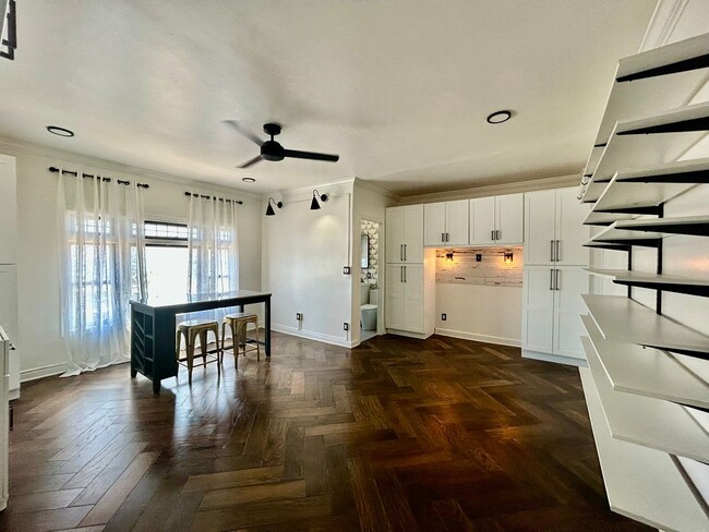 Building Photo - 7th Floor Studio Condo in Historic Buildin...