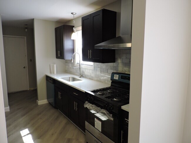 Building Photo - 407 Beechwood Dr