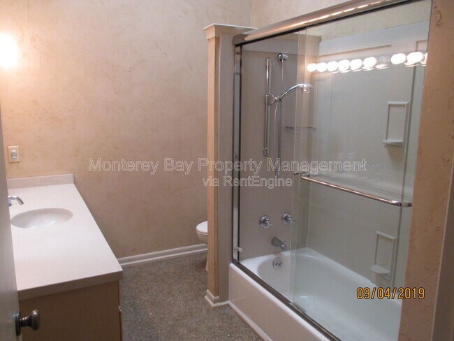 Building Photo - 3NW Guadalupe Ave