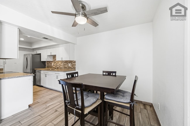 Building Photo - 2Bed/1.5Bath Townhouse at Olive Ave/63rd Ave! Ready for Immediate Move-In!