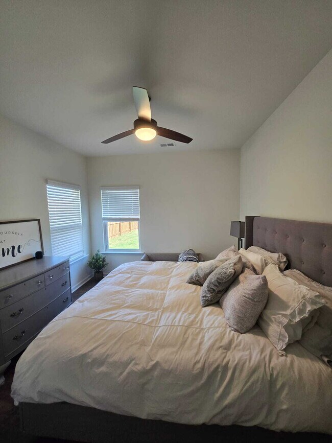 Building Photo - Charming Home in Sweet Briar Community