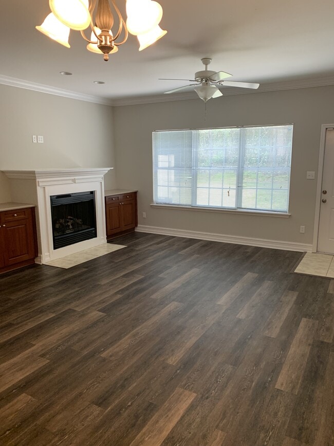 Building Photo - 1561 Crescent Hills Dr