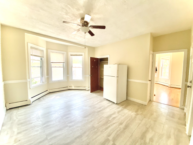 Building Photo - 56 Mozart St