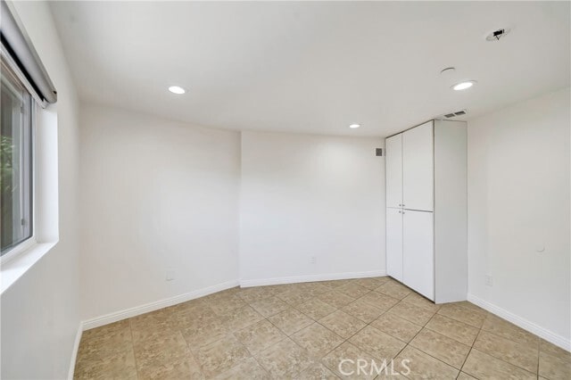 Building Photo - 10163 Petit Ave