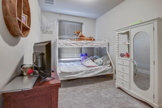 Building Photo - 501 Peace Dr