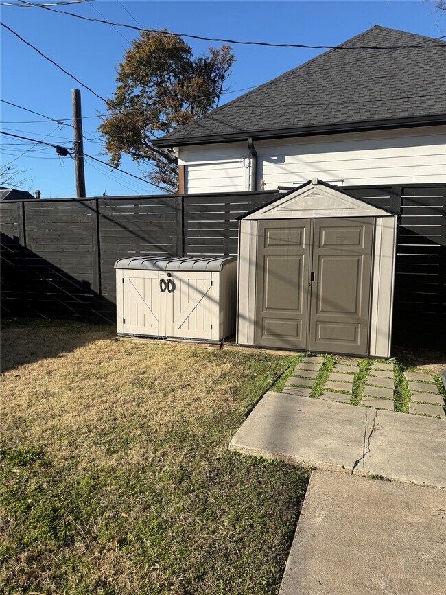 Building Photo - 305 Enid St