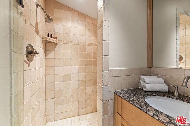 Building Photo - 3200 Oakley Dr