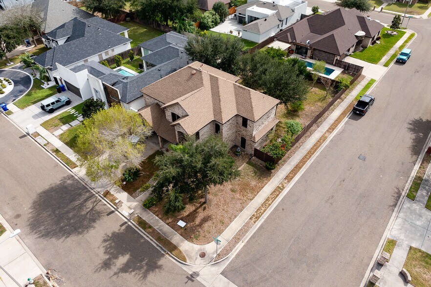 Building Photo - 4717 Ebony Ave
