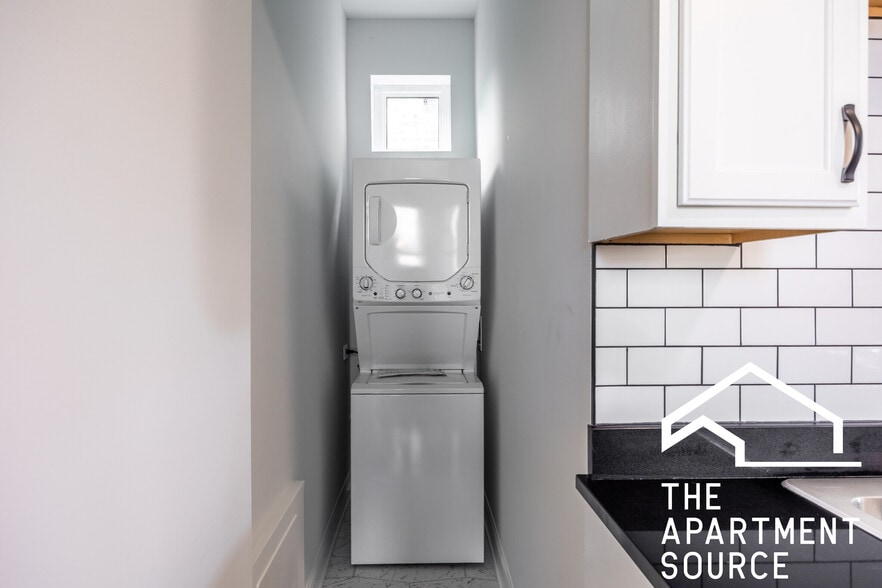 Building Photo - 1000 N Mozart St