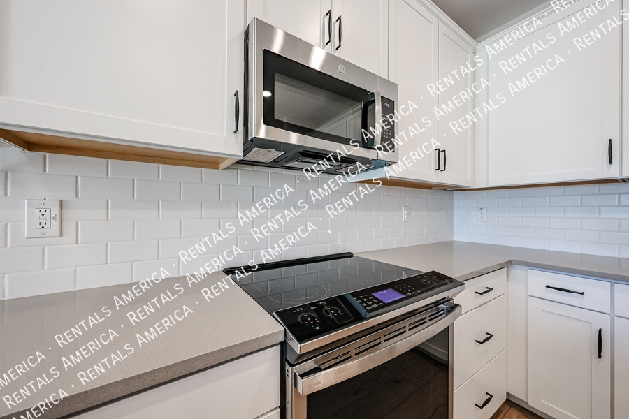 Building Photo - 7857 N 79th Ave