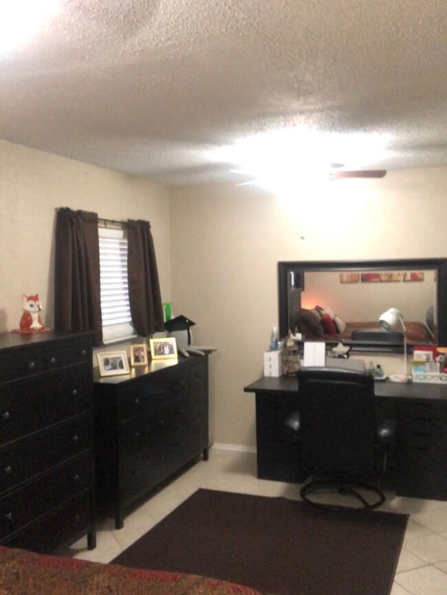 Building Photo - College Station - 1 bedroom / 1 bath Apart...