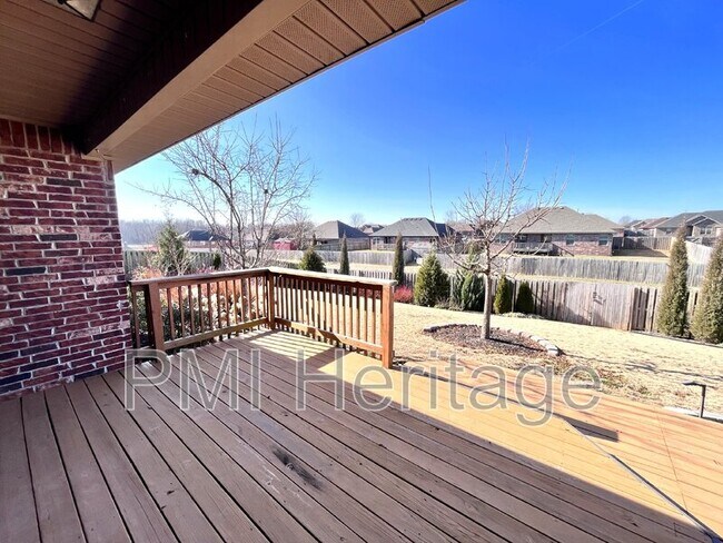 Building Photo - 206 Peyton St