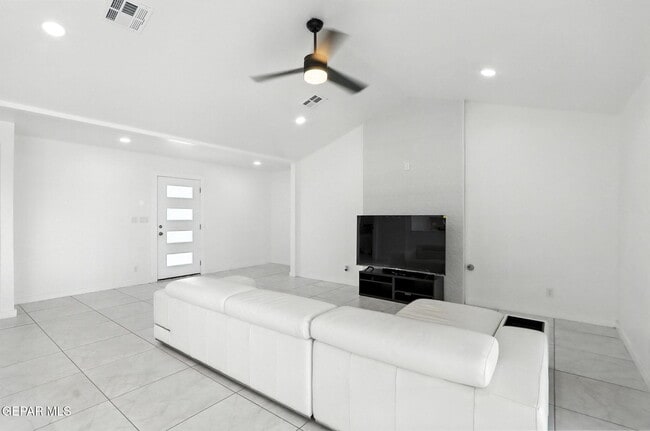 Building Photo - 408 San Blas Dr