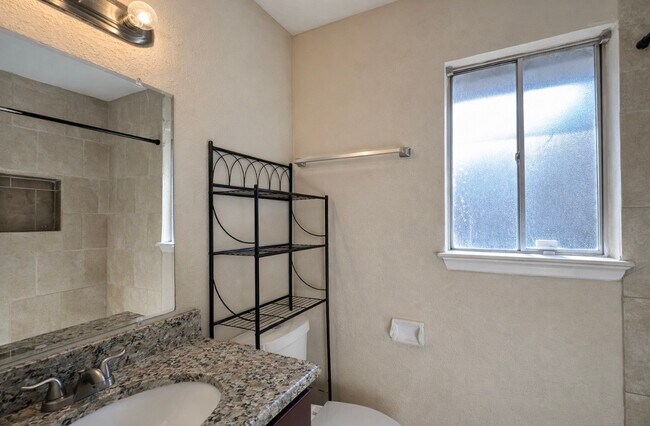 Building Photo - 101 Lottie Ln