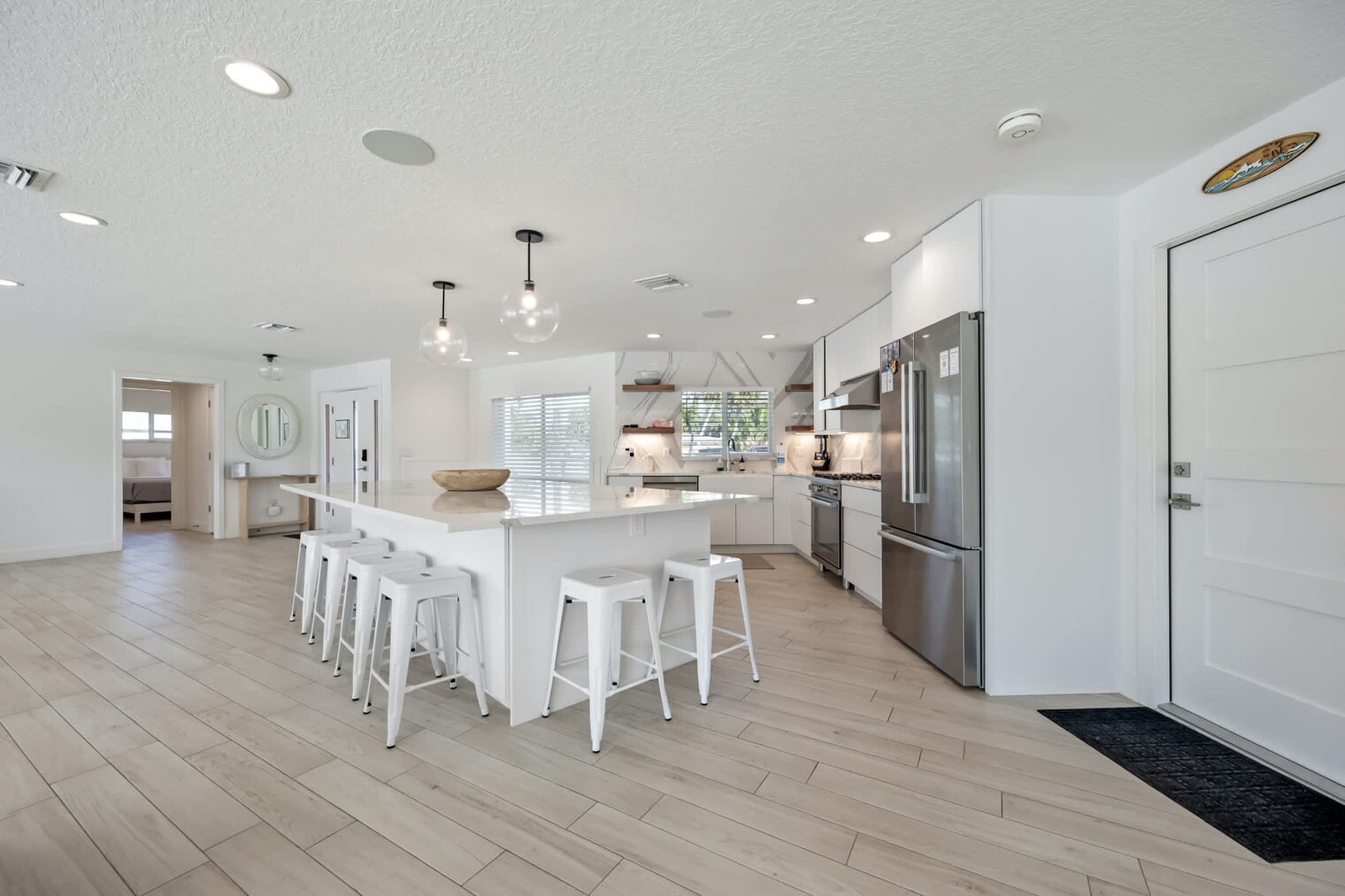 Building Photo - 220 June Dr