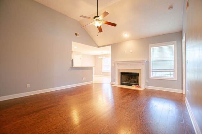Building Photo - Pet Friendly Three Bedroom!