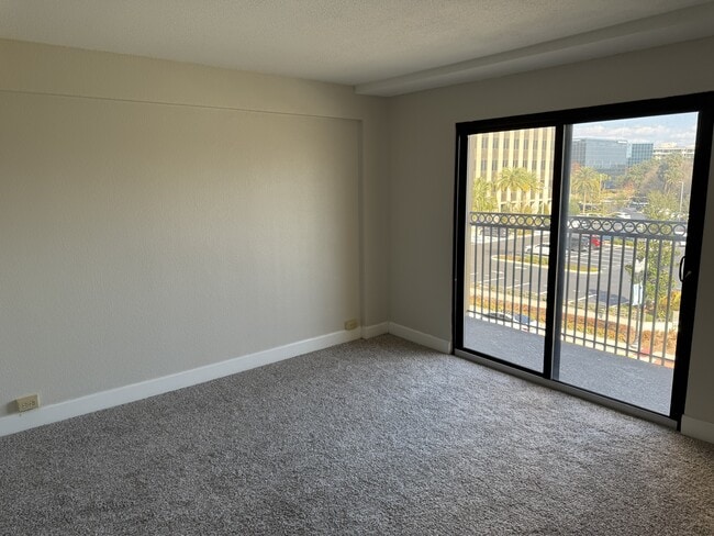 Building Photo - 151 E Washington St