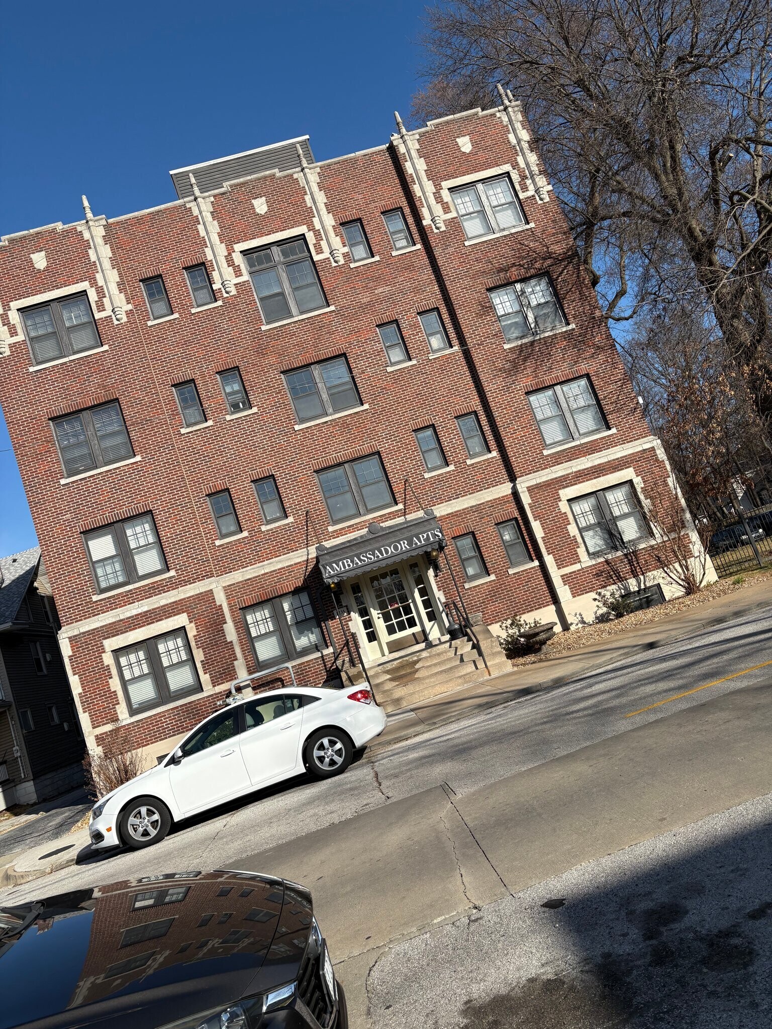 Building Photo - 1235 E Elm St