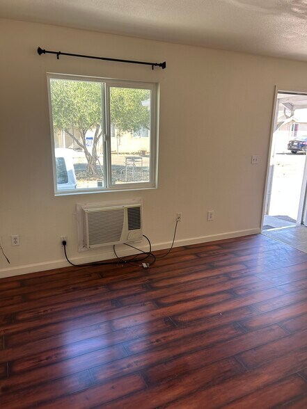 Building Photo - 5722 Lindhurst Ave