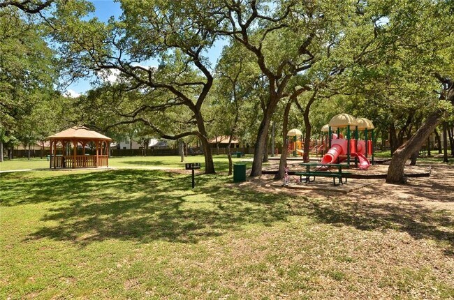 Building Photo - 10110 Woodland Village Dr