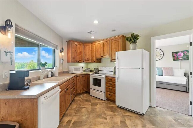 Building Photo - 1670 South Maddi-SI ID1475807P