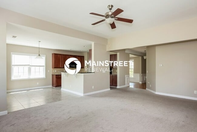 Building Photo - 5 Bedroom Pet-Friendly Home in Charlotte, ...