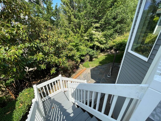 Building Photo - Custom Traditional Home in Montreux Neighborhood 3Bd/2Ba Home with 3 Car Garage!! Close to Cedar ...