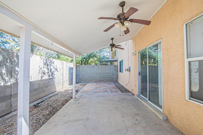 Building Photo - 11311 Campo Del Oso Ave NE