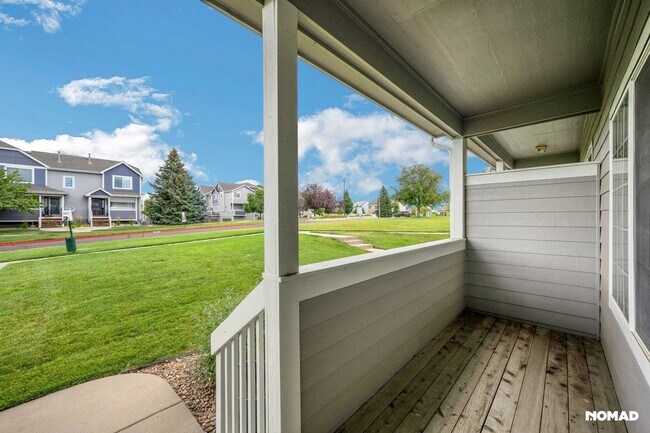 Building Photo - Spacious Townhome in Aurora
