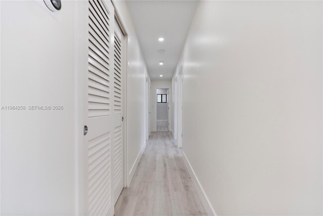 Building Photo - 255 Grant Dr