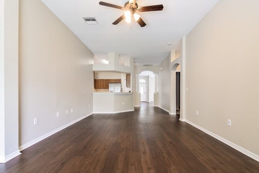 Building Photo - 812 Lesa Glen Pl