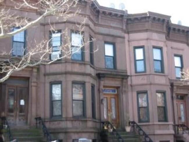 Building Photo - 432 56th St