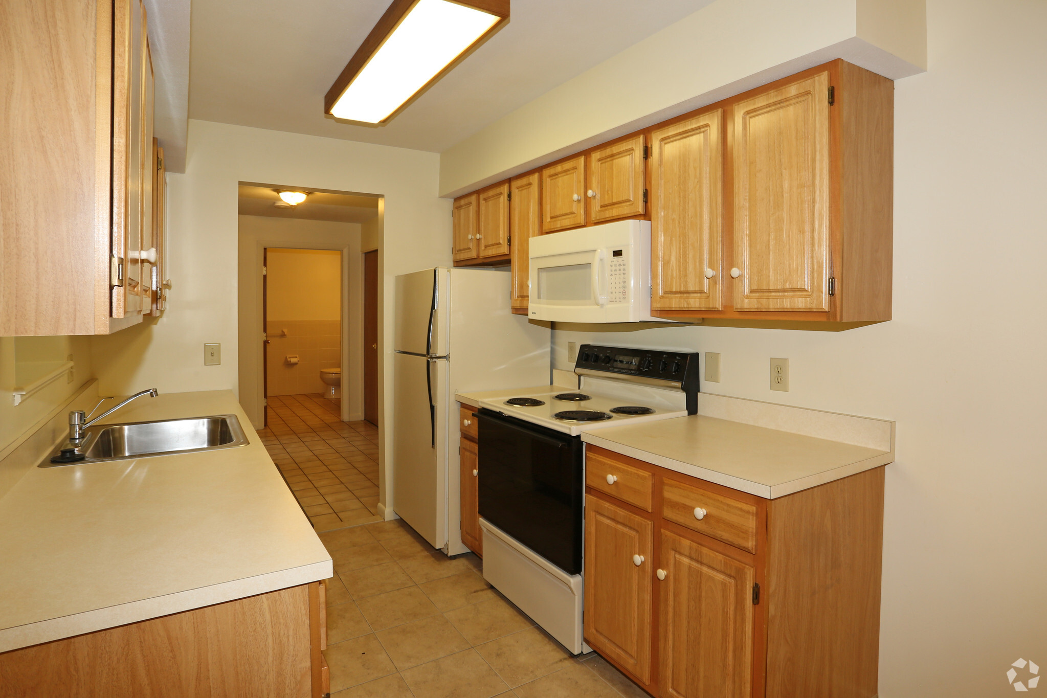 Kitchen- Phase 1&2 - Willow Stream Apartments North