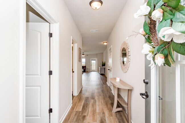 Building Photo - 2800 S Roth Ave