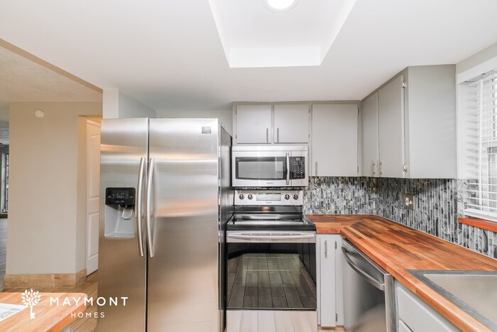 Building Photo - 10005 Old Orchard Lane