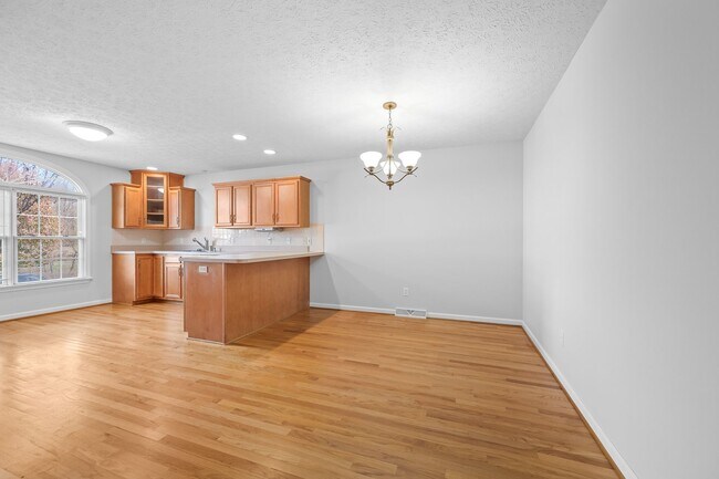 Building Photo - Main Level 2 Bedroom