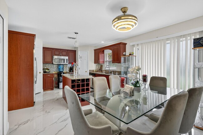 Building Photo - 1676 SW Mackey Ave