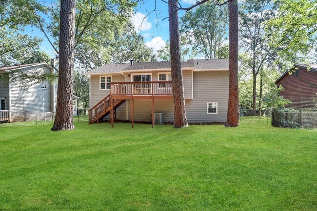 Building Photo - 2643 Laurel View Dr