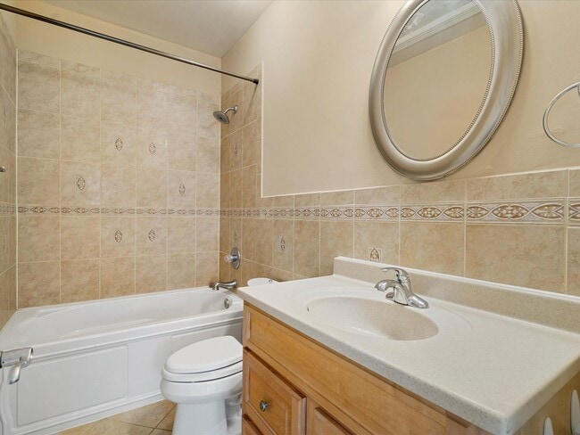 Building Photo - 3 Bedroom/2 bath house close to Optimist H...