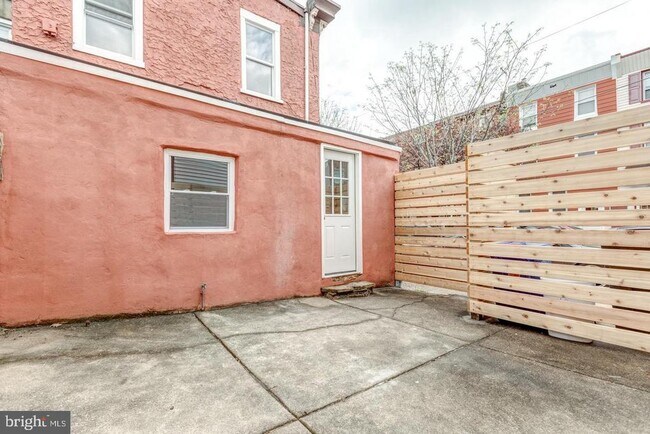 Building Photo - 2434 E Dauphin St