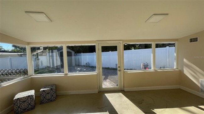 Building Photo - 313 Satsuma Dr