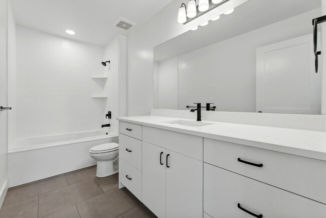 Adams Second Floor Bathroom - Madison Towns