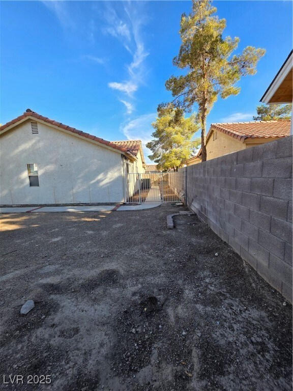 Building Photo - 422 Macbrey Dr