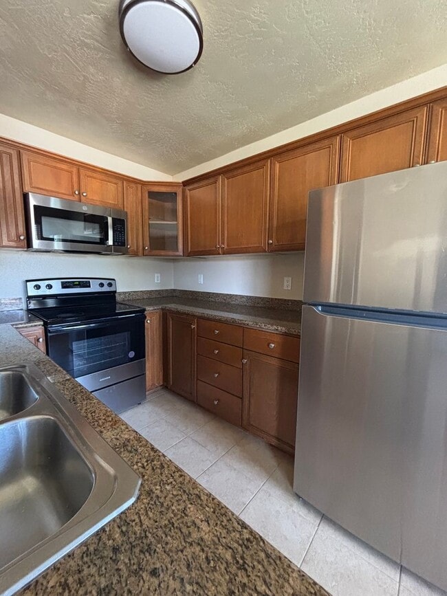 Building Photo - Charming 2 Bedroom, 1 Bathroom Apartment in a Convenient Location