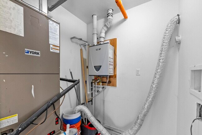 Building Photo - 2207-2209 Grand Ave