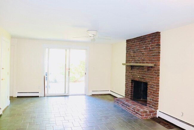Building Photo - 20 Tidd St