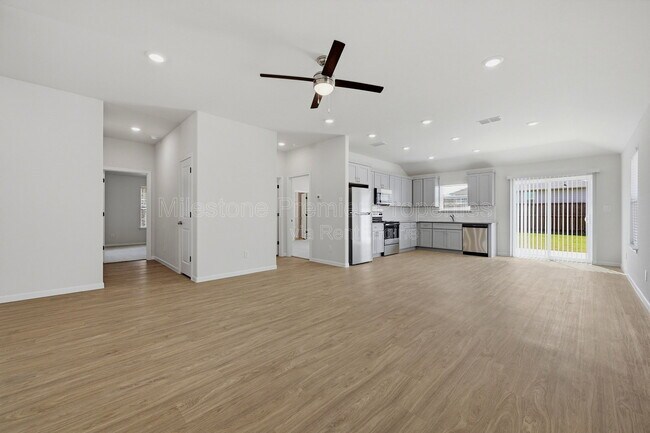 Building Photo - 1819 Boxwood Dr
