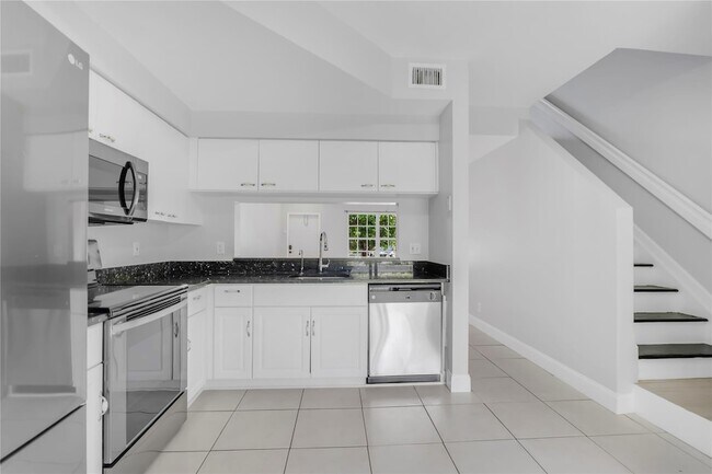 Building Photo - 9968 NW 57th Manor